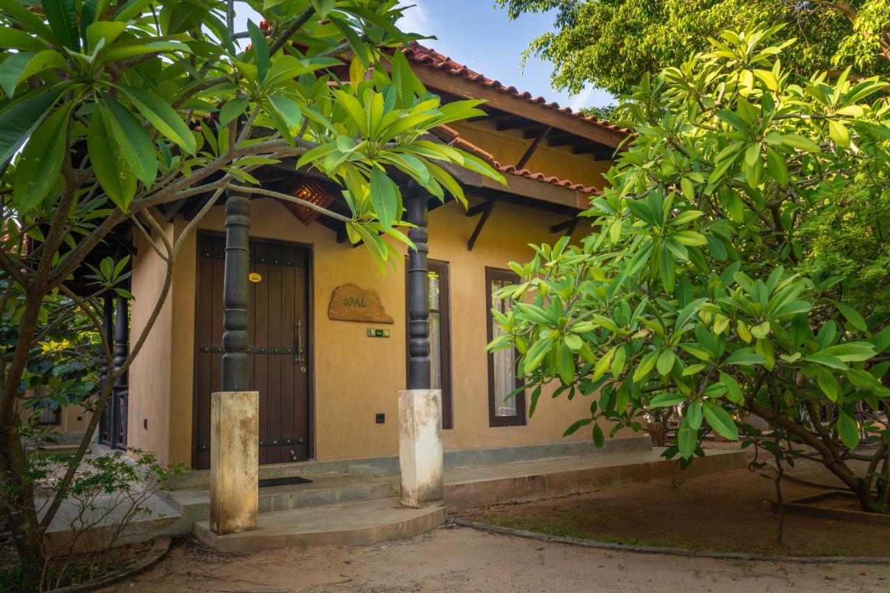 Alai Resort Mullaittivu Esterno foto