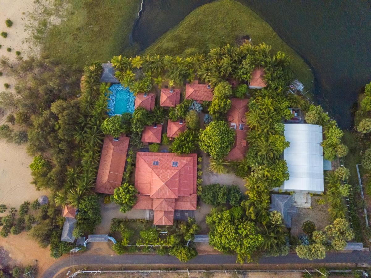 Alai Resort Mullaittivu Esterno foto